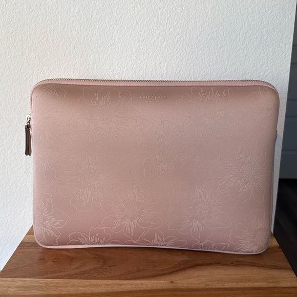 kate spade Accessories - 🧛 Kate Spade Laptop Sleeve